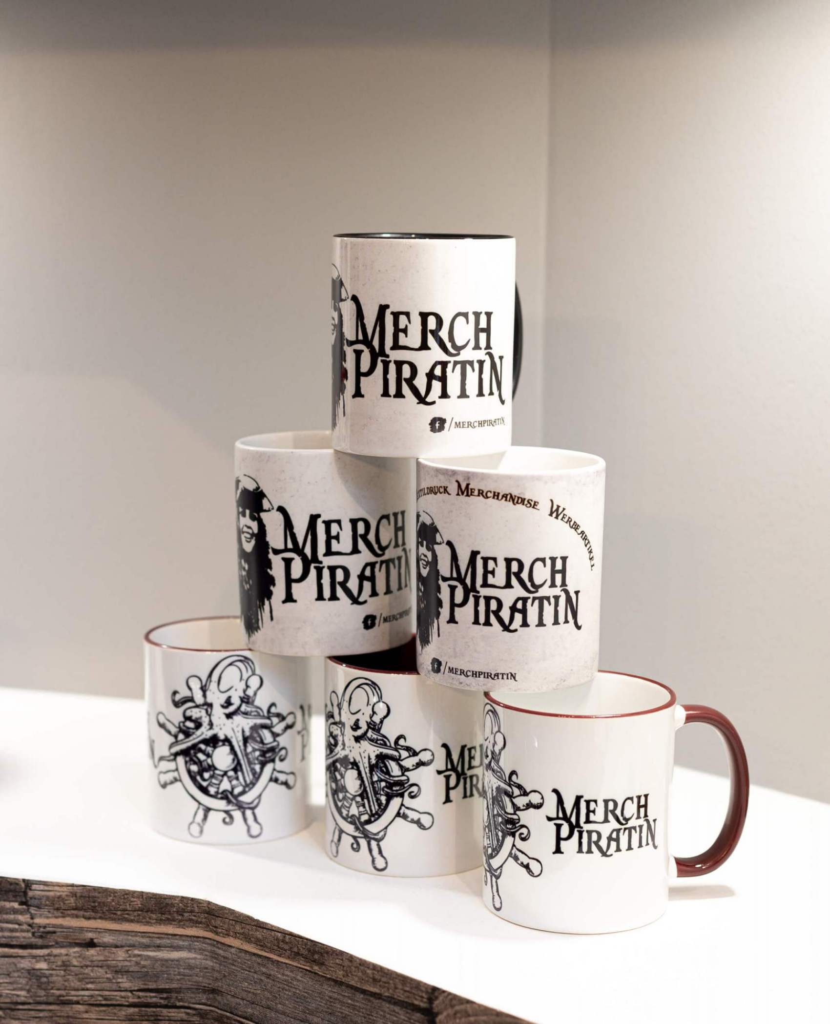 Tassen Merch Piratin